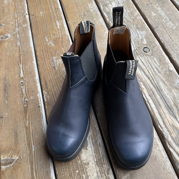 NWOT Blundstone Navy Blue Leather Chelsea Boots in Men's 9.5/Women's 11 - Picture 1 of 12